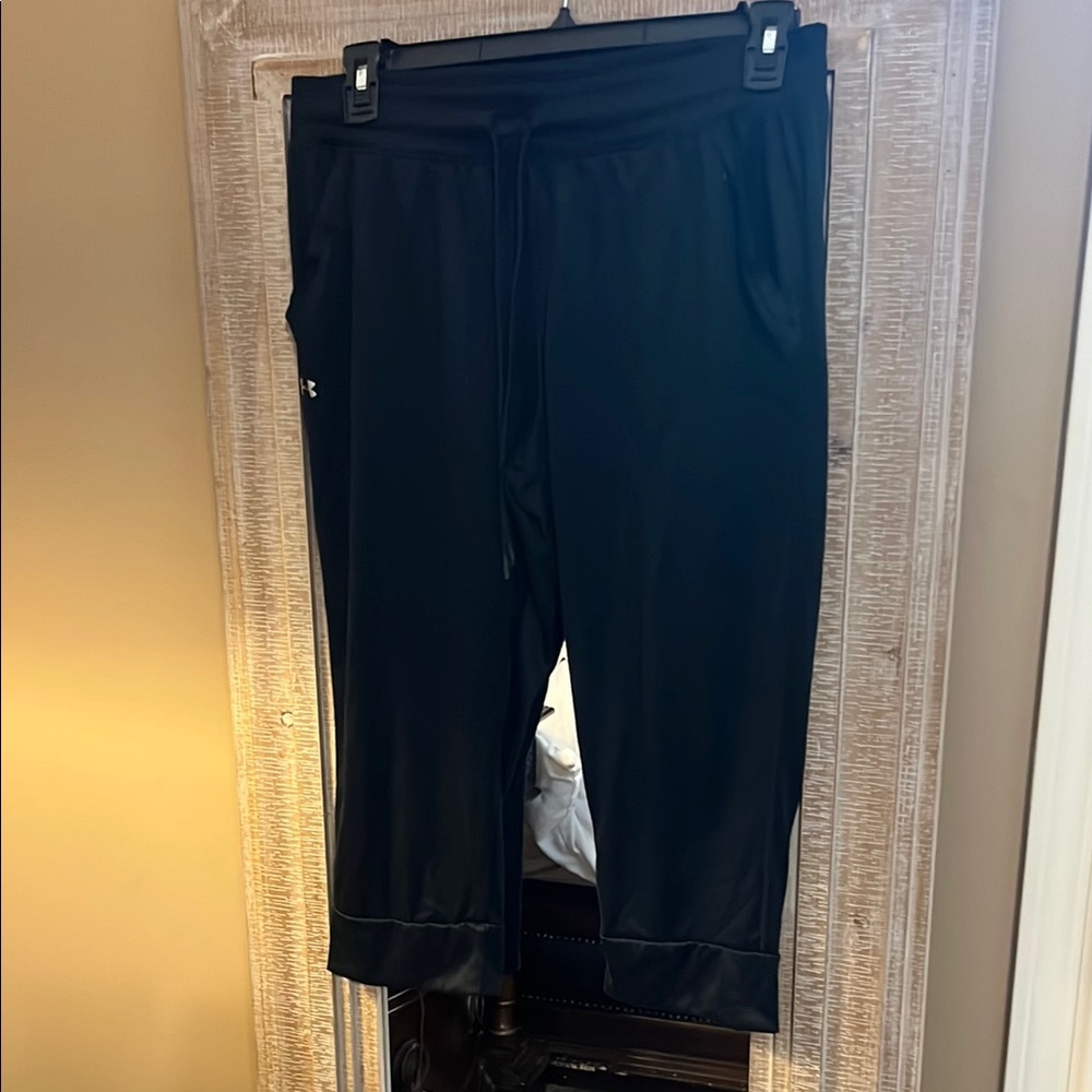 Under Armour Midnight Black Capri length joggers